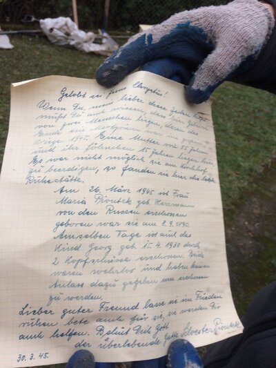 List w jęz. niemieckim, który odnaleziono w trakcie prac (fot. P. Kędziora-Babiński, BUWiM IPN)