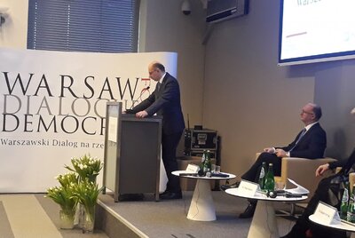 Zastępca prezesa IPN dr Mateusz Szpytma na otwarciu konferencji „Warszawski Dialog na rzecz Demokracji” – Warszawa, 22 listopada 2018