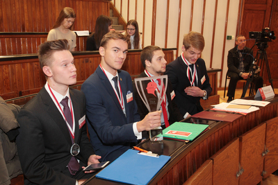 Finał pierwszego turnieju oksfordzkich debat historycznych dla studentów – 23 listopada 2018. Fot. Piotr Życieński (IPN)