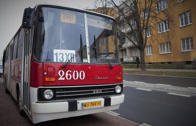 Autobus stanu wojennego na ulicach Warszawy – 13 grudnia 2018