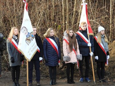 Pogrzeb szczątków ofiar niemieckich zbrodni ekshumowanych na terenie Fortu III – Pomiechówek, 15 grudnia 2018 (fot. Mateusz Niegowski)