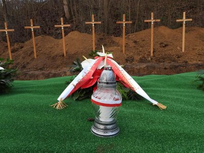 Pogrzeb szczątków ofiar niemieckich zbrodni ekshumowanych na terenie Fortu III – Pomiechówek, 15 grudnia 2018 (fot. Mateusz Niegowski)