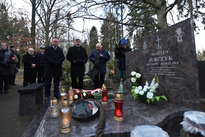 Spotkanie dla upamiętnienia trzynastu ofiar Grudnia ’70 oraz legendarnych działaczy opozycji – Edmunda Bałuki i Mariana Jurczyka spoczywających na Cmentarzu Centralnym w Szczecinie.