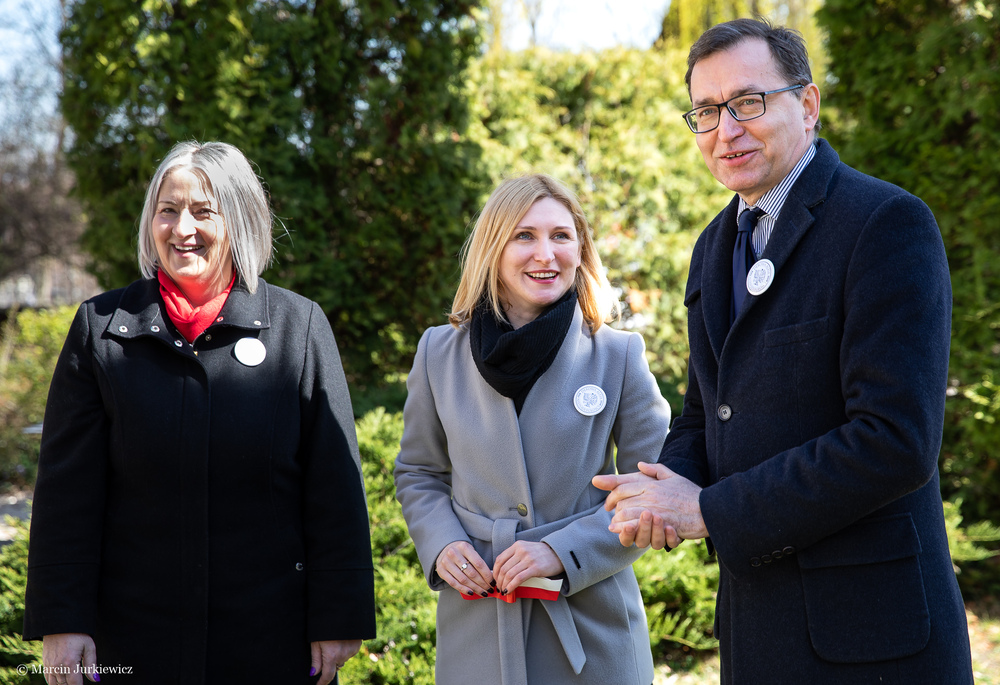 Odsłonięcie tabliczek z imionami Dębów Niepodległości przy siedzibie Wspólnoty Polskiej – Warszawa, 2 kwietnia 2019. Fot. Marcin Jurkiewicz (IPN)