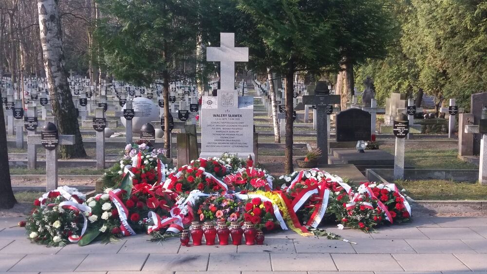Odnowiony pomnik nagrobny Walerego Sławka na Cmentarzu Wojskowym na Powązkach – 3 kwietnia 2019
