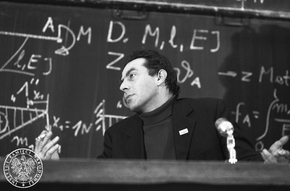 Karol Modzelewski na spotkaniu w auli Politechniki Warszawskiej, 1980 r. (IPNBU-10-5-39-117)