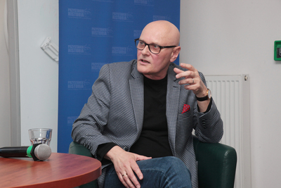 Dr Marek Siwicki, dziennikarz i pedagog, autor licznych publikacji o tematyce żeglarskiej. Fot. Piotr Życieński (IPN)