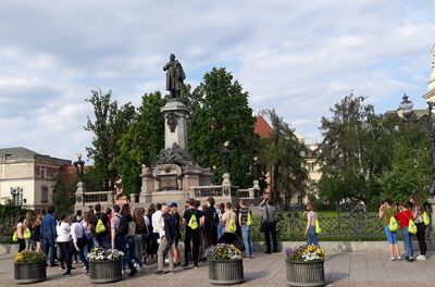 Młodzi posłowie na spacerze edukacyjnym ulicami Warszawy – 31 maja 2019