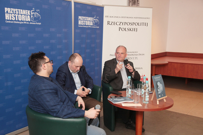 W rozmowie udział wzięli (od lewej): dr Rafał Łatka, dr hab. Paweł Skibiński i ks. dr hab. Dominik Zamiatała prof. UKSW. Fot. Piotr Życieński (IPN)