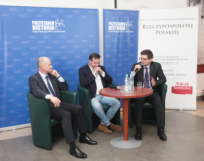 W spotkaniu udział wzięli (od lewej): gen. bryg. Andrzej Kowalski, szef SWW,  Witold Gadowski i dr Dominik Smyrgała. Fot. Piotr Życieński (IPN)