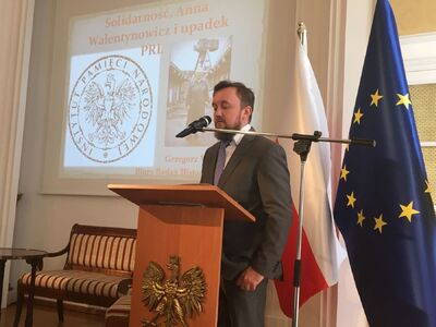 Wykład „Solidarność, Anna Walentynowicz i upadek PRL” wygłosił Grzegorz Wołk, pracownik Biura Badań Historycznych IPN