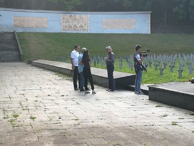 Dziennikarze uzbeccy zwiedzają cmentarze w Gdańsku i Gdyni – 30 sierpnia 2019. Fot. Karolina Piotrowska (IPN)
