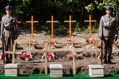 Pogrzeb ofiar niemieckiego terroru na terenie Fortu III – Pomiechówek, 5 września 2019. Fot. Sławek Kasper (IPN)