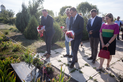 Składanie kwiatów w miejscach pamięci – Odessa, 10 września 2019