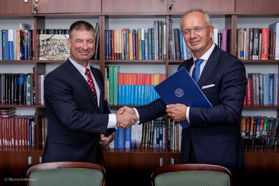Podpisanie umowy między IPN a DPAA – Warszawa, 11 września 2019. Fot. Marcin Jurkiewicz (IPN).