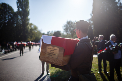 Uroczystości pogrzebowe ofiar zbrodni komunistycznych odnalezionych na „Łączce” – Powązki Wojskowe, 22 września 2019. Fot. Sławek Kasper (IPN)