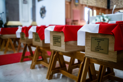 Uroczystości pogrzebowe ofiar zbrodni komunistycznych odnalezionych na „Łączce” – Katedra Polowa WP w Warszawie, 22 września 2019. Fot. Sławek Kasper (IPN)