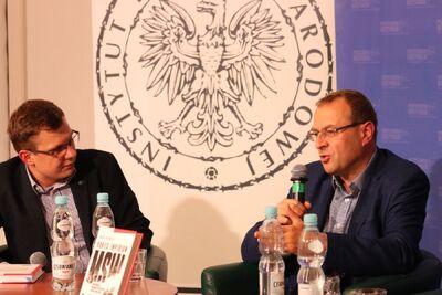 Paweł Sztama (Biuro Badań Historycznych IPN) i prof. Antoni Dudek (Instytut Politologii UKSW). Fot. Aleksandra Wierzchowska (IPN)