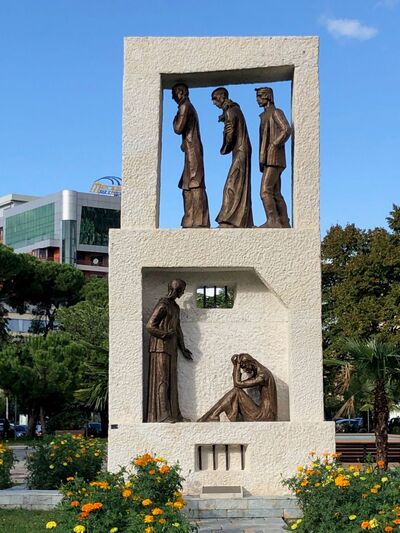 Pomnik ofiar totalitaryzmu w Szkodrze. Fot. Rafał Leśkiewicz (IPN)