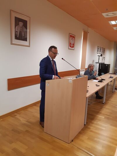 Dr Rafał Leśkiewicz podczas sympozjum naukowego „Problemy funkcji archiwów” – Toruń, 7–8 listopada 2019. Fot. IPN