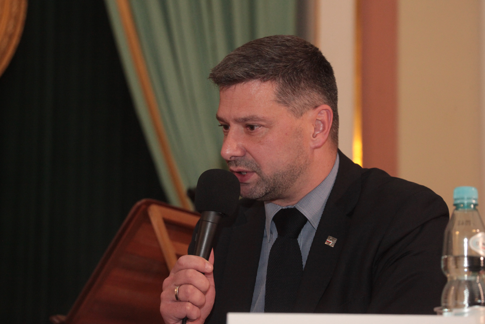 Dr hab. Filip Musiał. Panel dyskusyjny „Wokół polityki historycznej” podczas Targów Książki Historycznej – Warszawa, 30 Listopada 2019. Fot. Piotr Życieński (IPN)