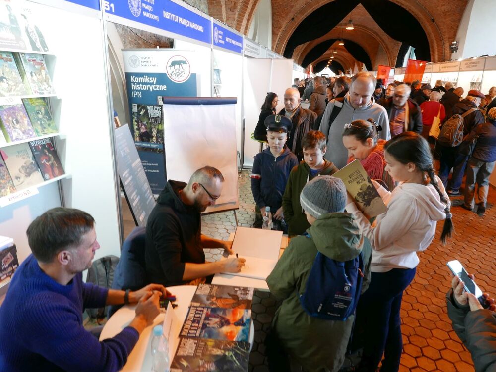 Komiksy podpisują Hubert Ronek i Krzysztof Wyrzykowski – 30 listopada 2019