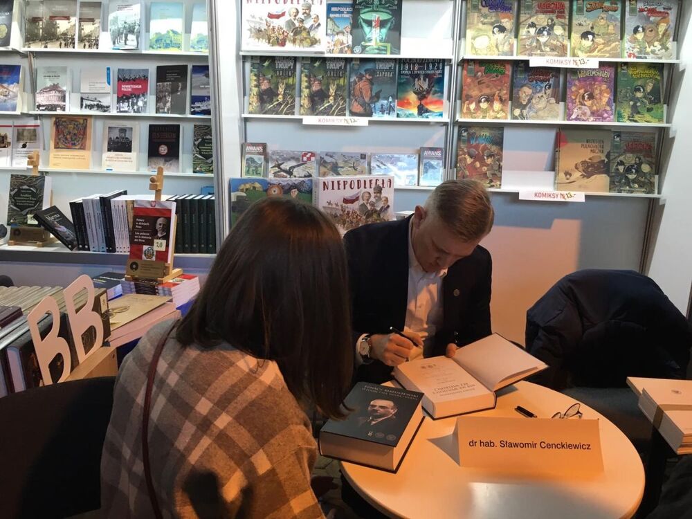 Sławomir Cenckiewicz podpisuje książkę „Ignacy Matuszewski, Pisma wybrane” – 30 listopada 2019