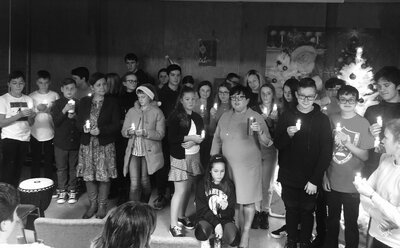 W akcję „Zapal Światło Wolności” włączyli się uczniowie i nauczyciele Polskiej Szkoły Sobotniej przy parafii św. Cyryla i Metodego w Nowym Jorku – 13 grudnia 2019