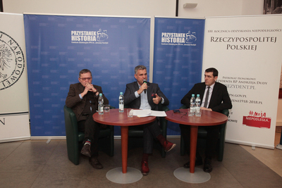 Spotkanie z cyklu „Tajemnice bezpieki”. Od lewej: Cezary Gmyz, Piotr Woyciechowski i Witold Bagieński – Warszawa, 16 grudnia 2019. Fot. Piotr Życieński (IPN)