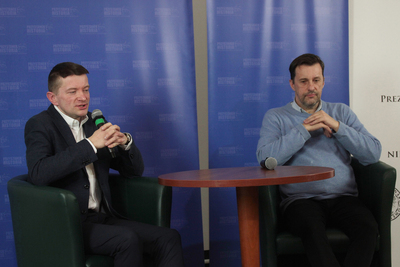 Od lewej: Łukasz Ulatowski, Witold Gadowski podczas dyskusji o gen. Włodzimierzu Zagórskim z cyklu „Tajemnice wywiadu” – Warszawa, 13 lutego 2020. Fot. Piotr Życieński (IPN)