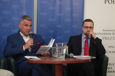 Uczestnicy dyskusji: Piotr Woyciechowski (L) i dr Tomasz Kozłowski (P) – Warszawa, 21 lutego 2020. Fot. Piotr Życieński (IPN)
