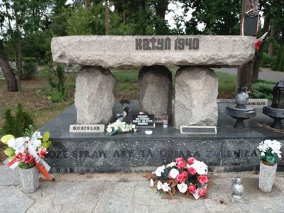 Pomnik Ofiar Katyńskich przed remontem