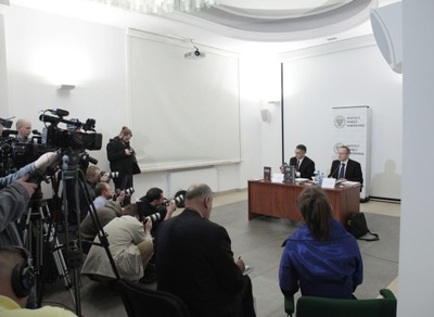 Konferencja prasowa prezesa IPN Janusza Kurtyki – 6 kwietnia 2010. Fot. Piotr Życieński (IPN)