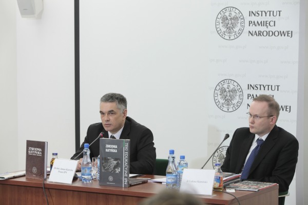 Konferencja prasowa prezesa IPN Janusza Kurtyki – 6 kwietnia 2010. Fot. Piotr Życieński (IPN)