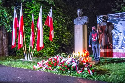 W Krakowie zapłonęły znicze pamięci rotmistrza Witolda Pileckiego – 25 maja 2020. Fot. Agnieszka Masłowska (IPN)