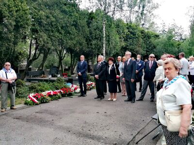 Uroczystości pod Pomnikiem – Mauzoleum Ofiar Obozów Koncentracyjnych na Cmentarzu Wojskowym na Powązkach – 14 czerwca 2020. Fot. Anna Maria Adamus (IPN)