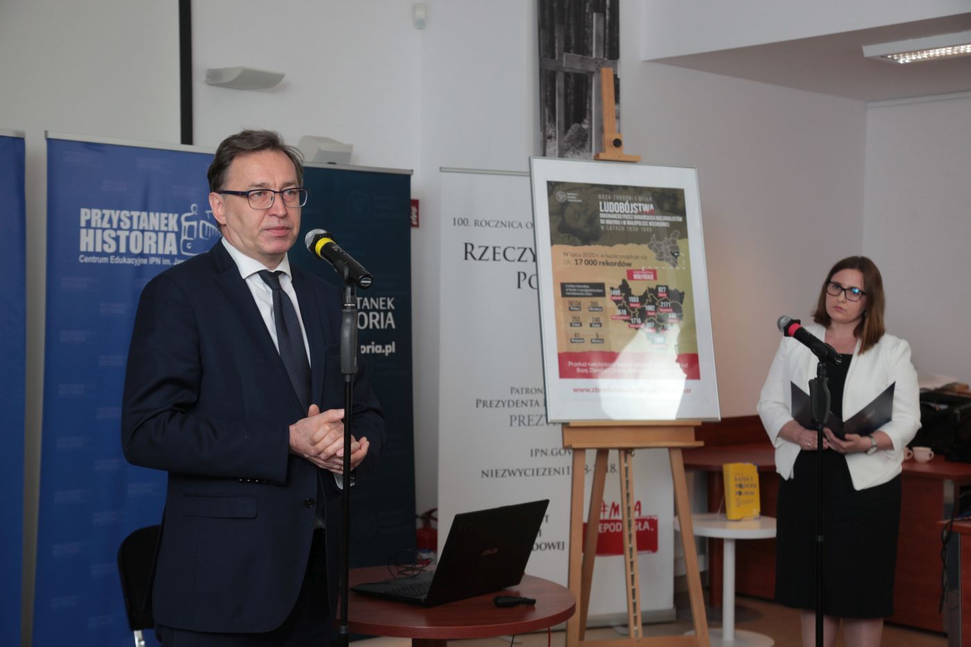 Dr Jarosław Szarek, prezes IPN, podczas konferencji prasowej na temat udostępnienia on-line Bazy Ofiar Zbrodni Wołyńskiej –  8 lipca 2020. Fot. Piotr Życieński (IPN)