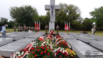 Uroczystości przy pomniku Ofiar Ludobójstwa dokonanego przez ukraińskich nacjonalistów na obywatelach II RP oraz przy pomniku 27. Wołyńskiej Dywizji Piechoty AK przy Skwerze Wołyńskim – 11 lipca 2020. Fot. ks. Tomasz Trzaska (IPN)