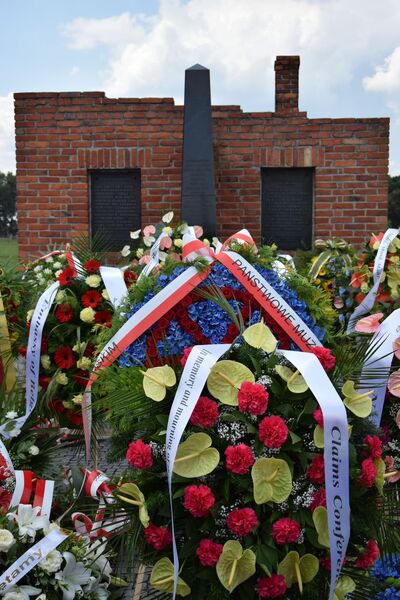 Pomnik na terenie byłego Zigeunerlager w KL Auschwitz II (fot. Maciej Foks)