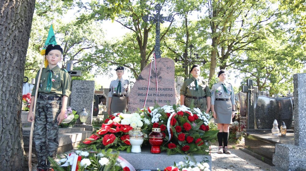 Sadowne – mogiła wojenna Nieznanego Żołnierza Wojska Polskiego, zabitego przez bolszewików w 1920 r. – 15 sierpnia 2020. Fot. M.N.