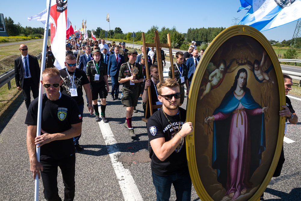 Procesja różańcowa do Sanktuarium św. Jana Pawła II – Radzymin, 16 sierpnia 2020. Fot. Sławek Kasper (IPN)