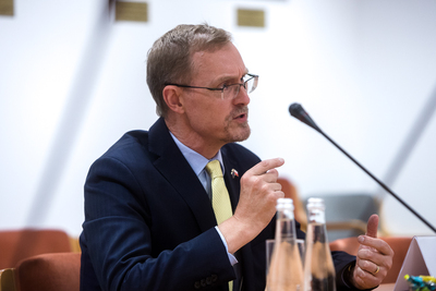 Ambasador Australii w Polsce Lloyd Brodrick podczas wizyty w siedzibie IPN – 21 września 2020. Fot. Sławek Kasper (IPN)
