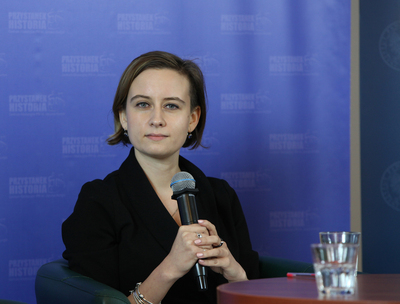 Karolina Wanda Olszowska (Zakład Turkologii UJ) – prowadząca dyskusję  „Rzecz o tym, jak Polacy zakochali się w Oriencie” – 21 września 2020. Fot. Piotr Życieński (IPN)