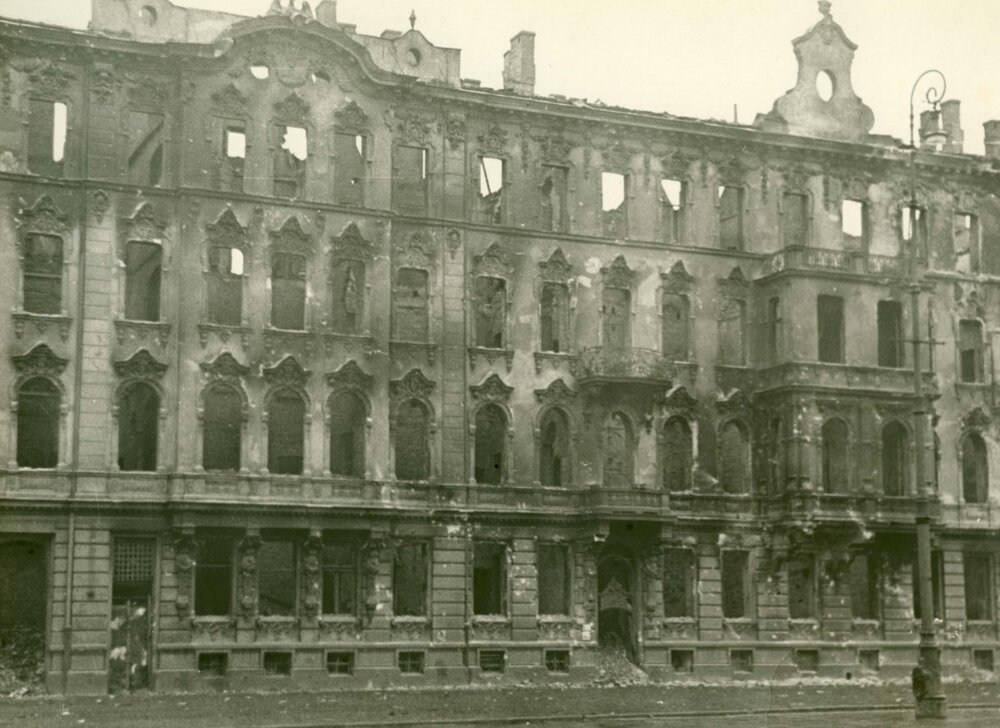 Kamienice między placem Krasińskich i ul. Nowiniarską (pl. Krasińskich 6/8/10 - ul. Nowiniarska 1/3/5) - widok części północnej z placu w kierunku wschodnim