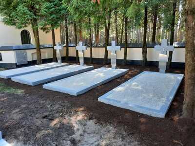 Cmentarz wojenny w Ossowie po remoncie. Fot. BUWiM IPN