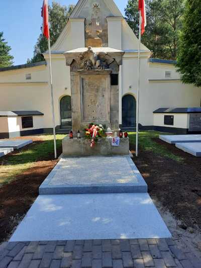 Cmentarz wojenny w Ossowie po remoncie. Fot. BUWiM IPN