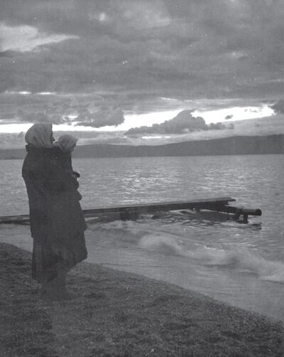 Matka i córka. Wyspa Olchon na jeziorze Bajkał, 1934 r.