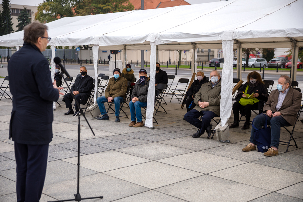 Uczestnicy Sierpnia ’80 na uroczystym zamknięciu wystawy „Tu rodziła się Solidarność” – Warszawa, 16 października 2020. Fot. Sławek Kasper (IPN)