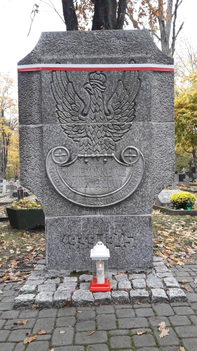 Pomnik Nieznanego Żołnierza na cmentarzu wojskowym w Białymstoku