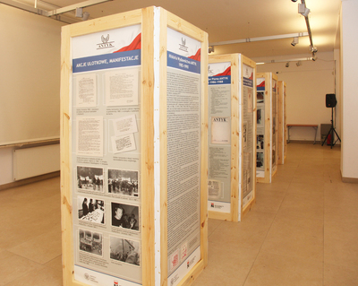 Wystawa ukazująca historię i dorobek ANTYK-u. Fot. Piotr Życieński (IPN)